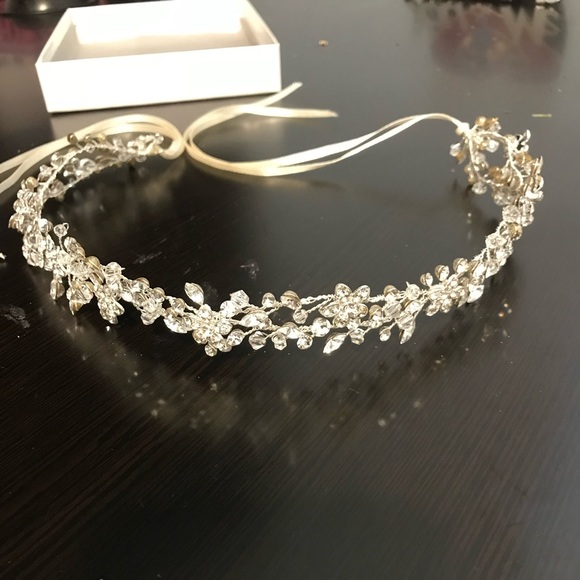 Denya bridal wedding headpiece - Picture 3 of 4